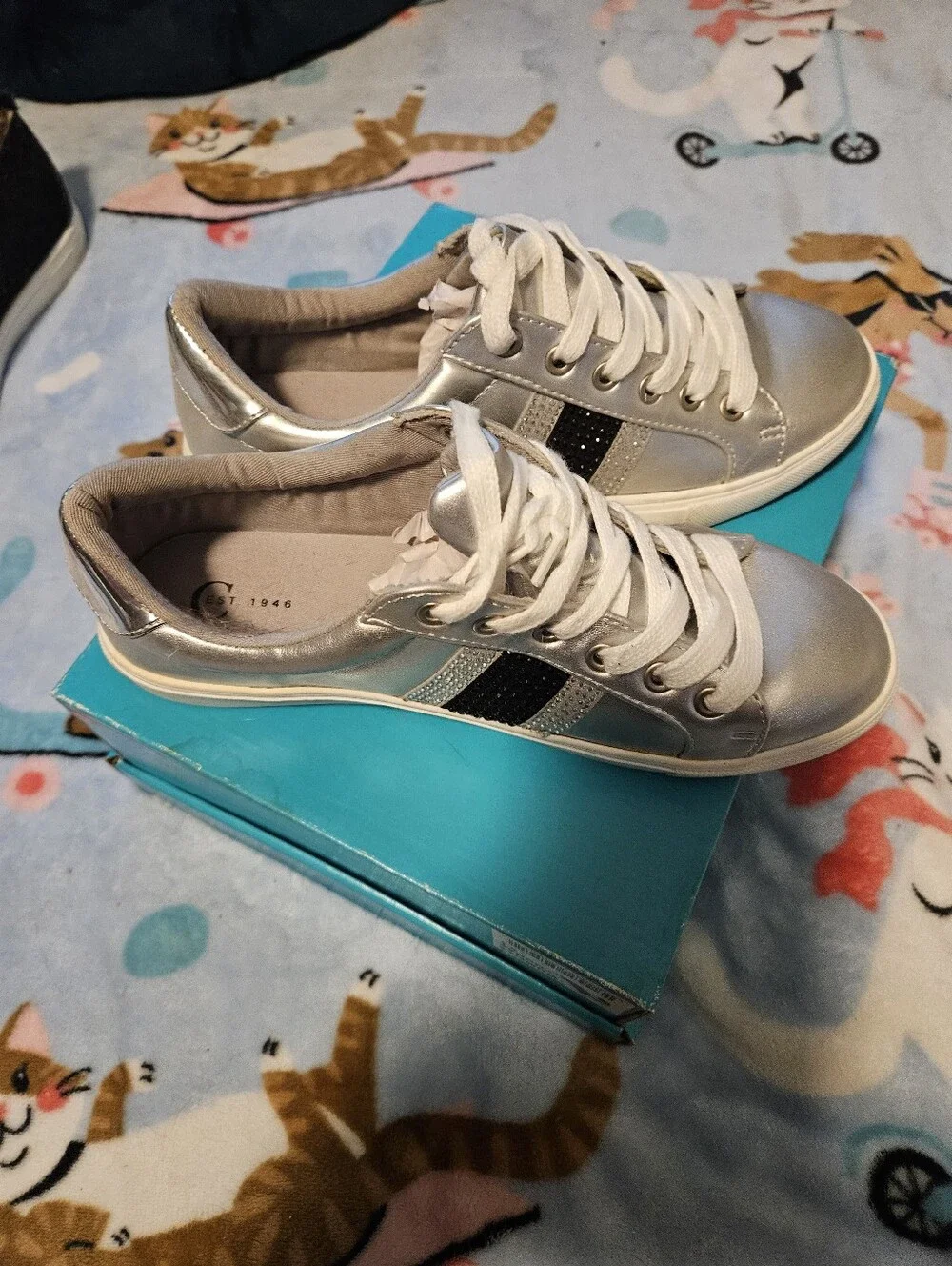 BRAND NEW ** Silver Low-Top Women's Fashion Sneakers